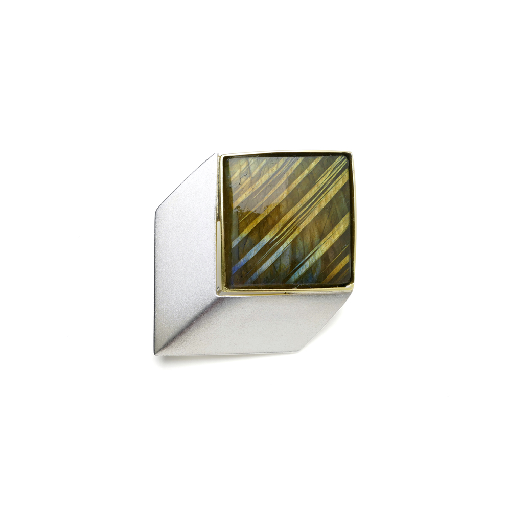 Brosche in 925/°°° Silber  mit Streifenlabradorit, gefasst in 750/°°°