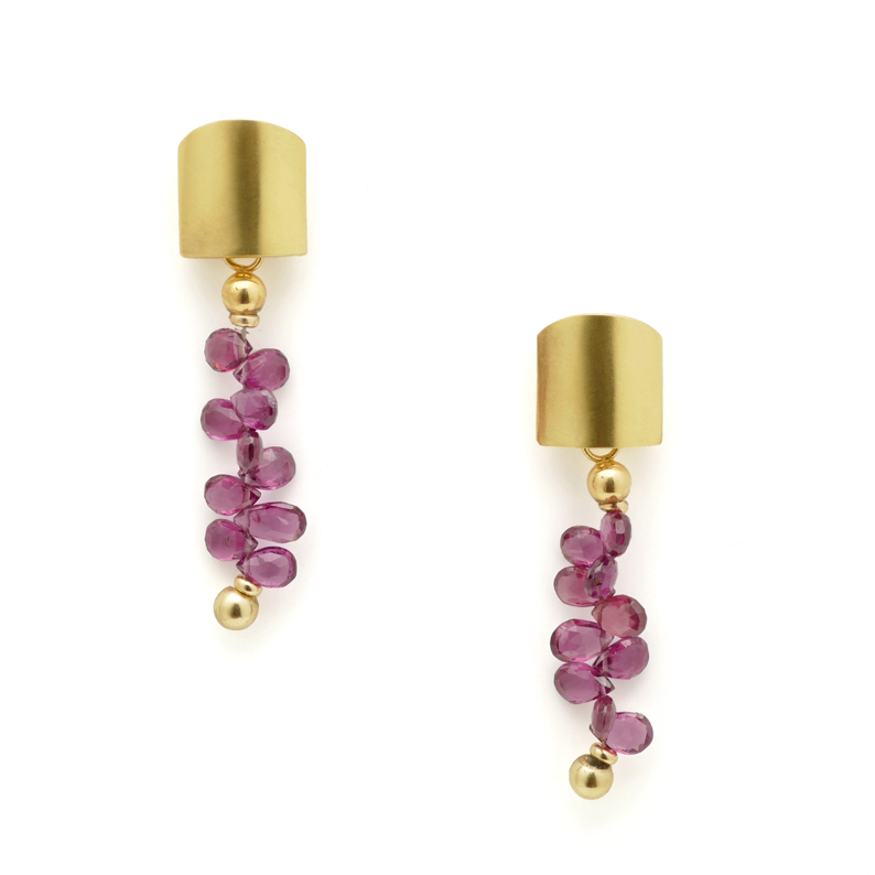 Ohrschmuck in 750/°°° Gold mit facettierten Almandinen